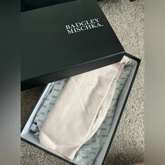 Badgley Mischka Natalie White Satin SZ 6.5